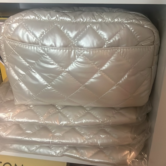 Large Capacity Quilted Cosmetic Bag - Picture 4 of 4